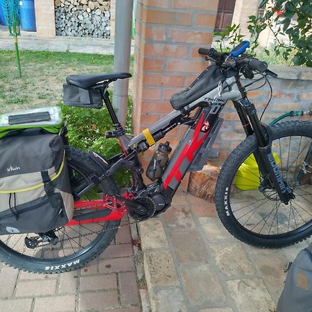 Bike Stop Duna Dunaszentmiklos Ngoại thất bức ảnh