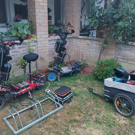 Bike Stop Duna Dunaszentmiklos Ngoại thất bức ảnh
